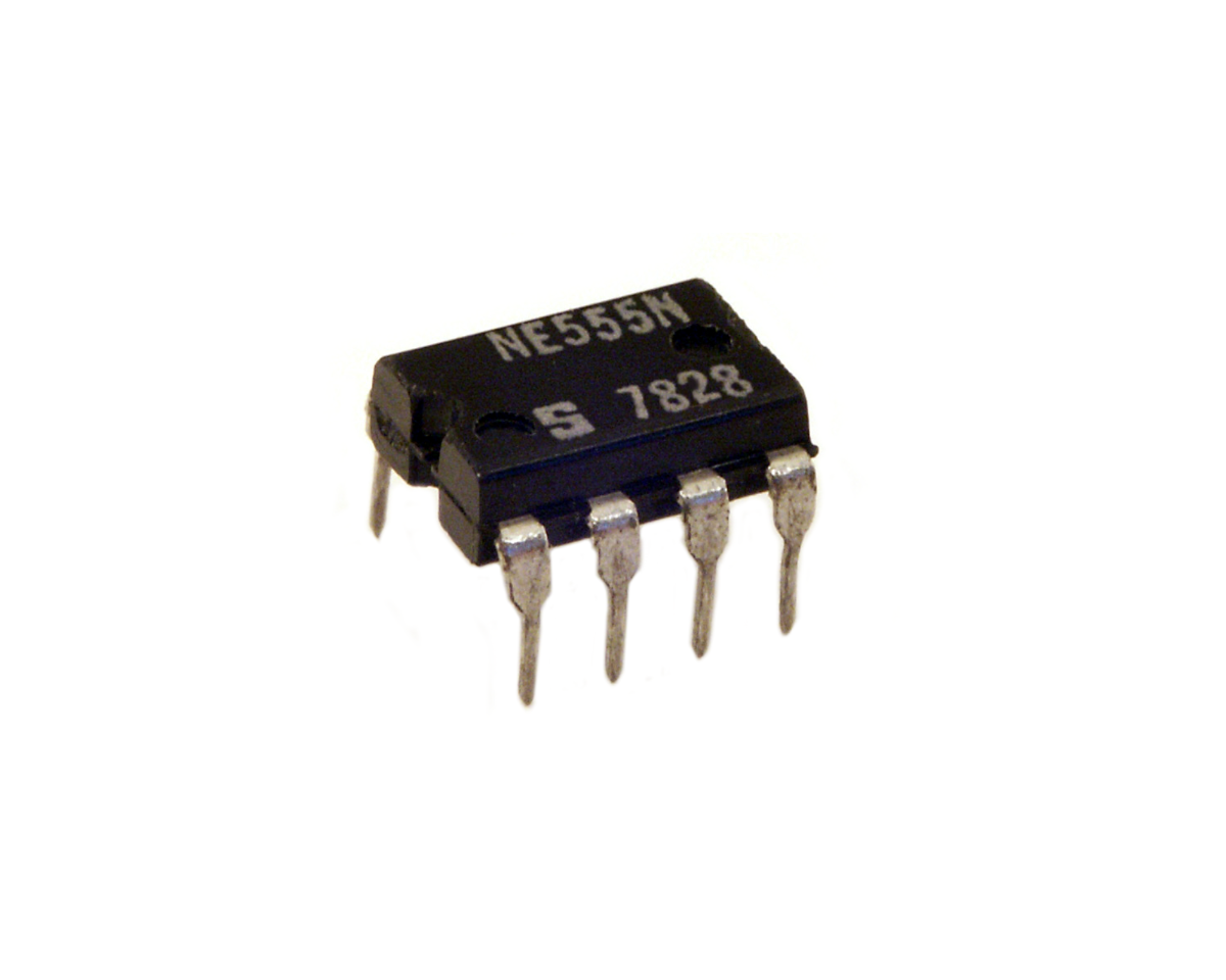 First integrated timer device DE555 and 3-15 V HEF logic technology introduced