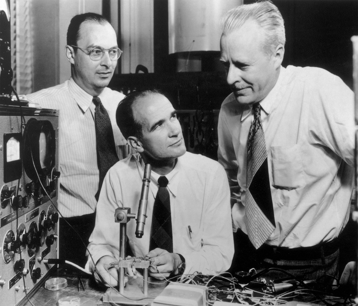 Bell Laboratories announce its point-contact transistor 